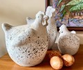   Pollo de Pascua   dekoracja ceramiczna  12x15cm - 18h , Dekoracje, 06.075.15, kolor szary z grafitowymi nakropieniami - 4